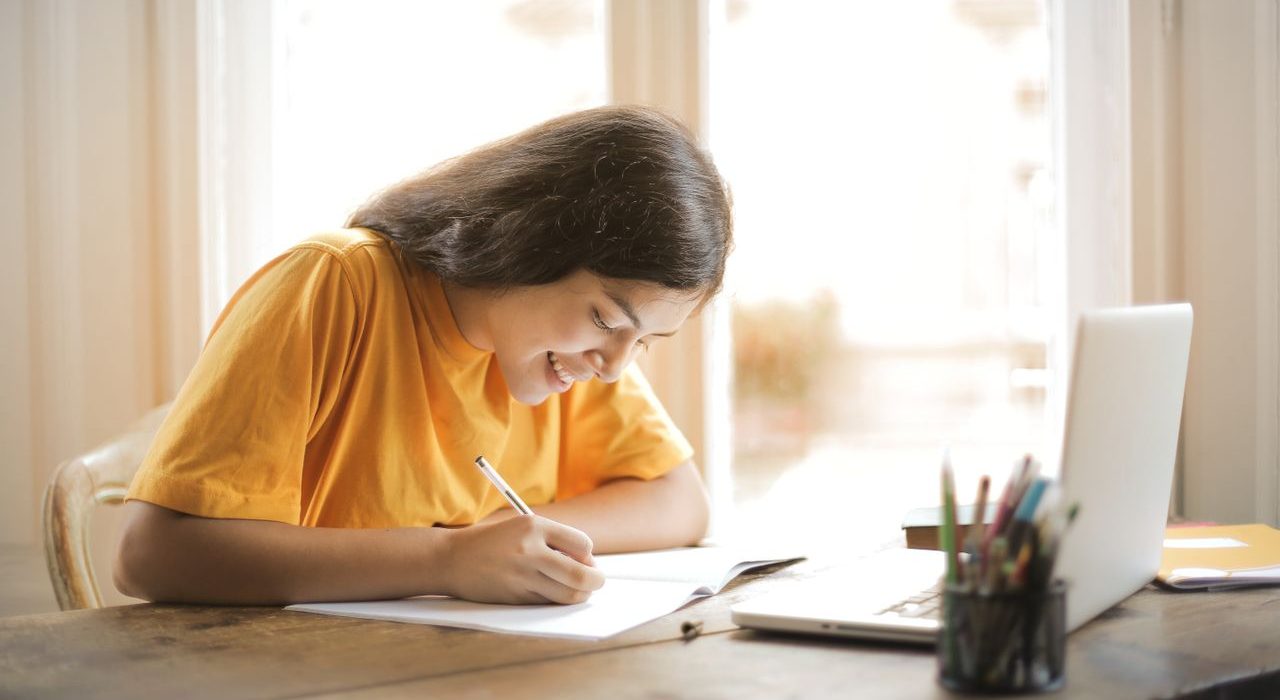 Quelle formation choisir pour travailler dans l&rsquo;IA sans être ingénieur ?